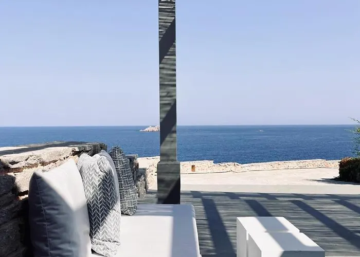 Cave Sarakiniko (Paros)